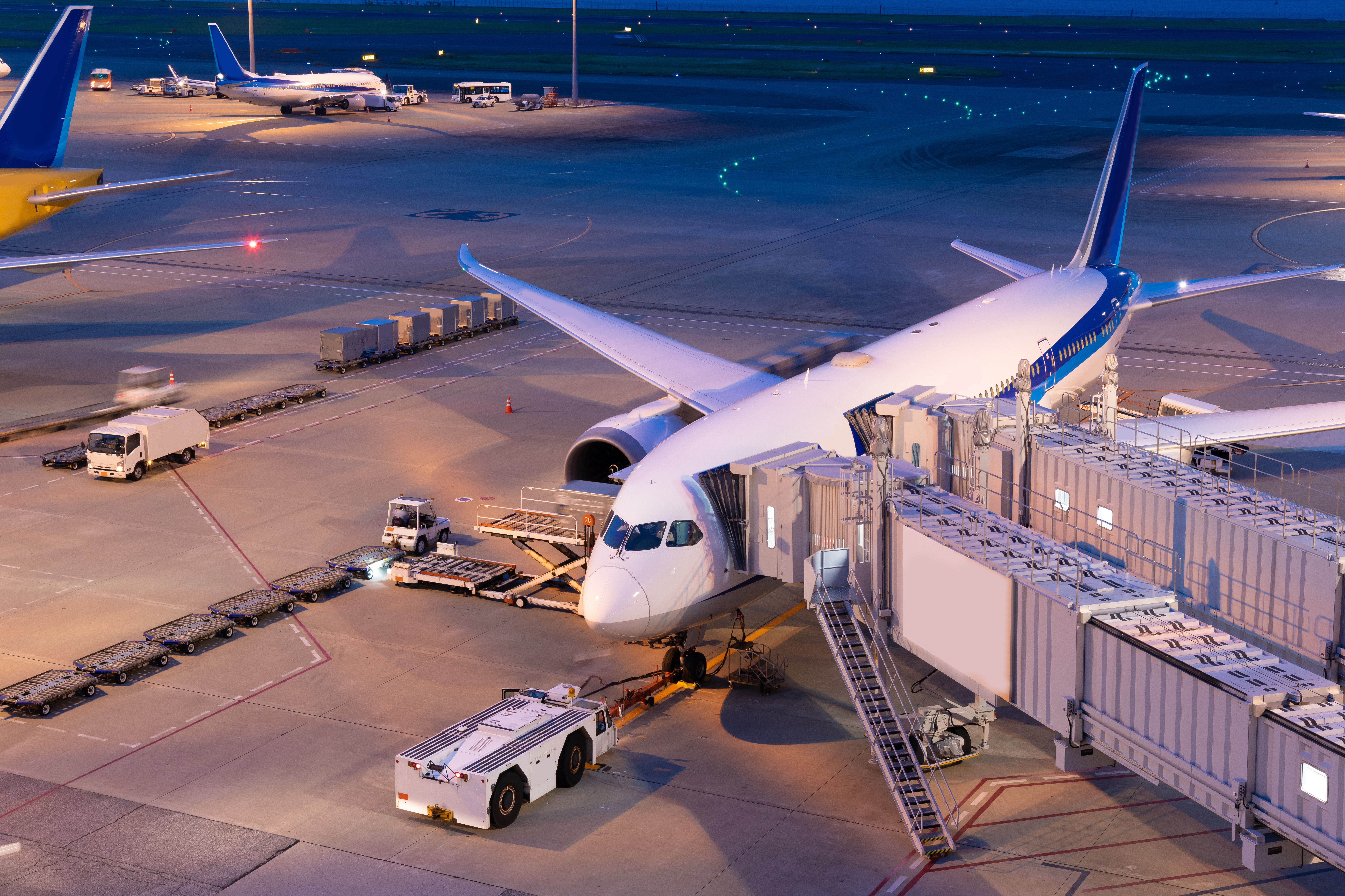 羽田空港第2ターミナル 展望デッキから見た飛行機